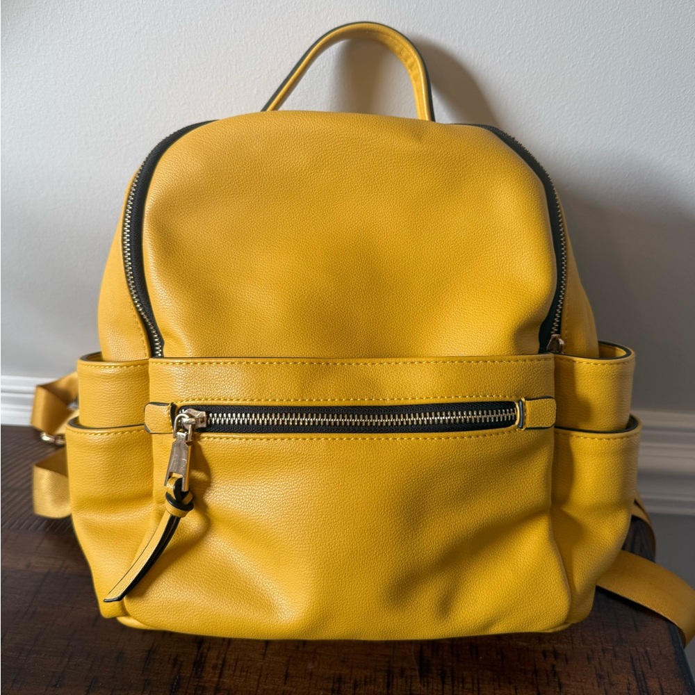 Purse/book bag in like new condition, yellow/gold/mustard color